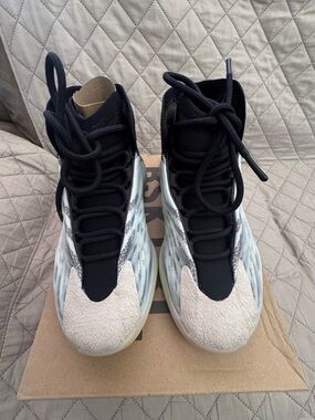 Adidas Yeezy QNTM(Quantum)